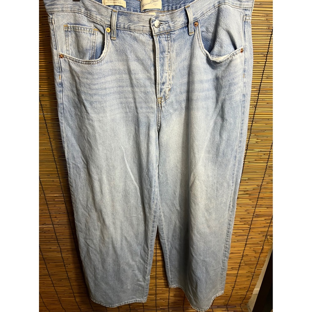 Universal Thread Mid-Rise Super Wide Leg Jeans Light Wash Denim Size 16R Baggy